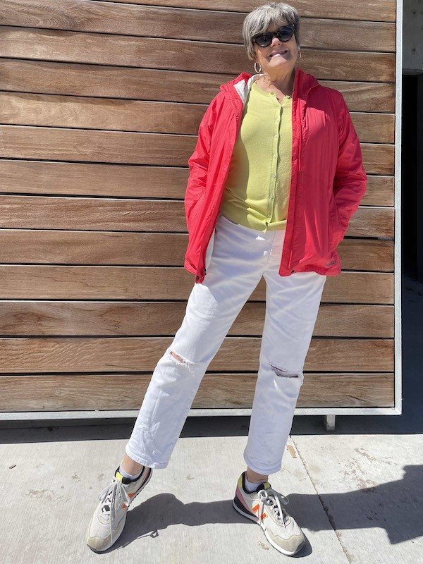 How to style a pink raincoat and white jeans