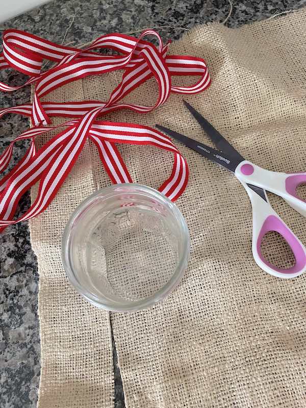 making mason jar centerpieces