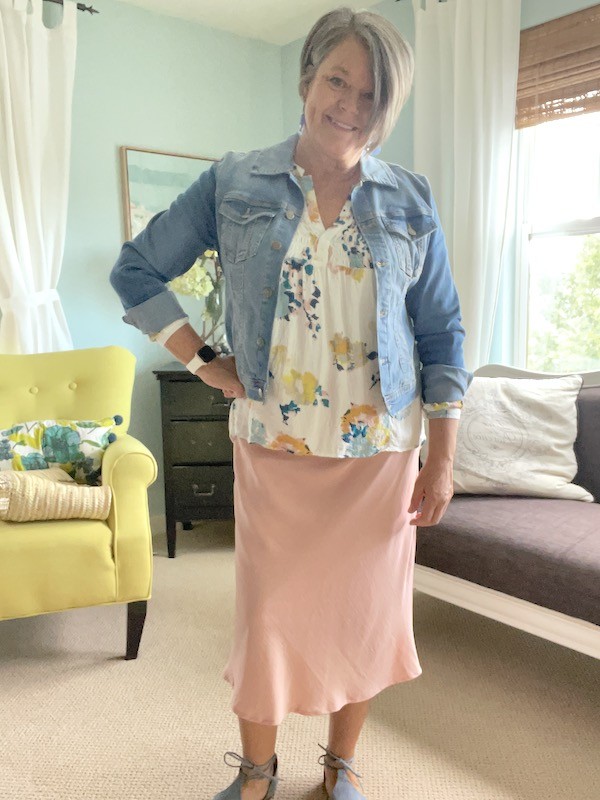 Effortlessly Chic: Styling a Floral Tunic Top - Karins Kottage