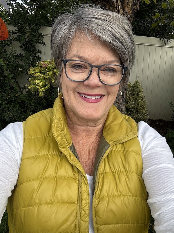 Chic and Cozy: Puffer Vests and Leggings – Fall Fashion for 50+ 