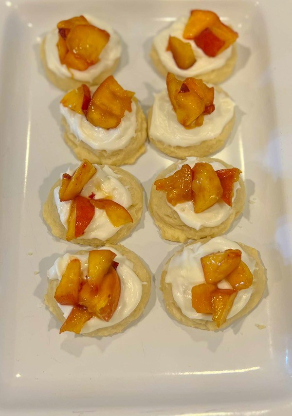 Vanilla Meltaway Cookies Topped With Peaches