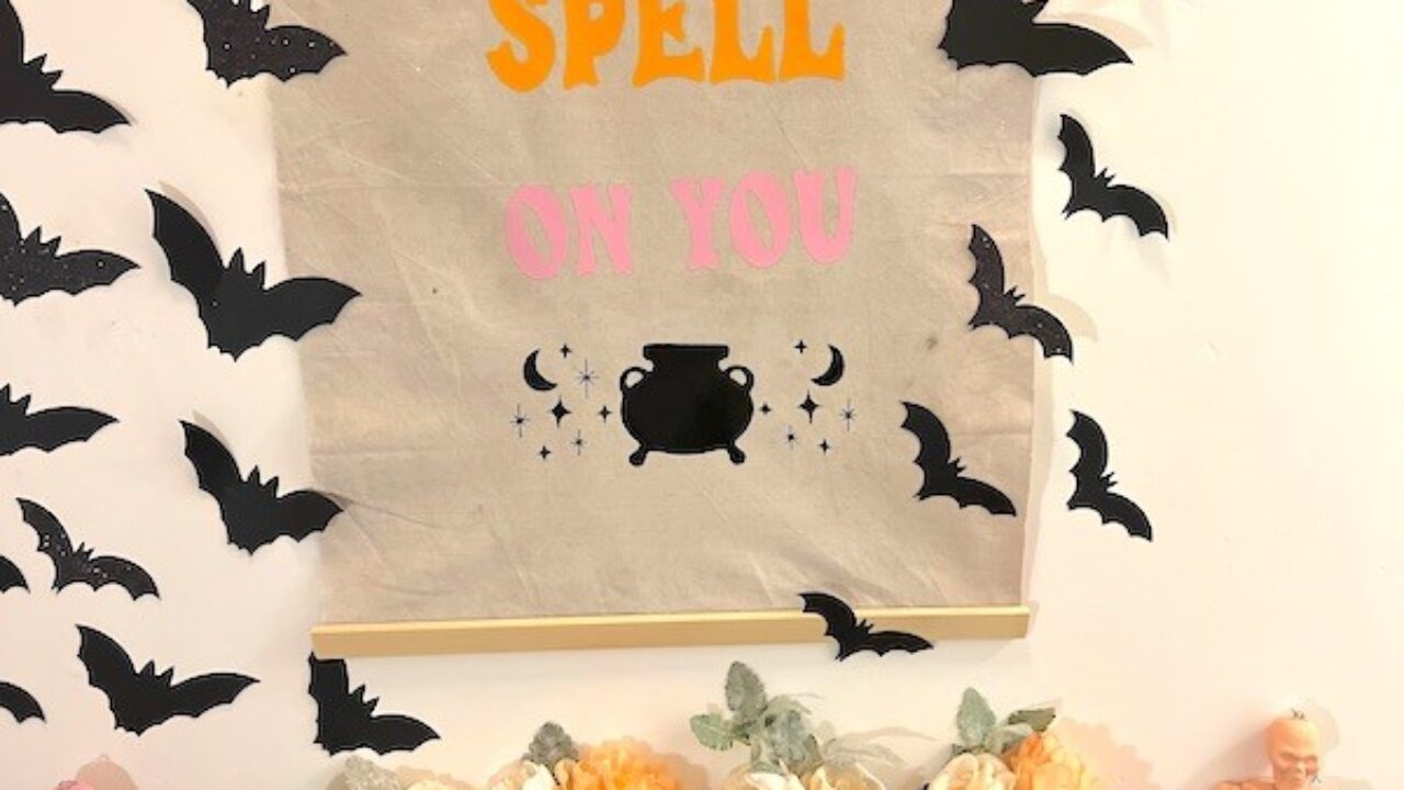 Spooky Bat Chalk Pastel Art Project for Kids - Projects with Kids