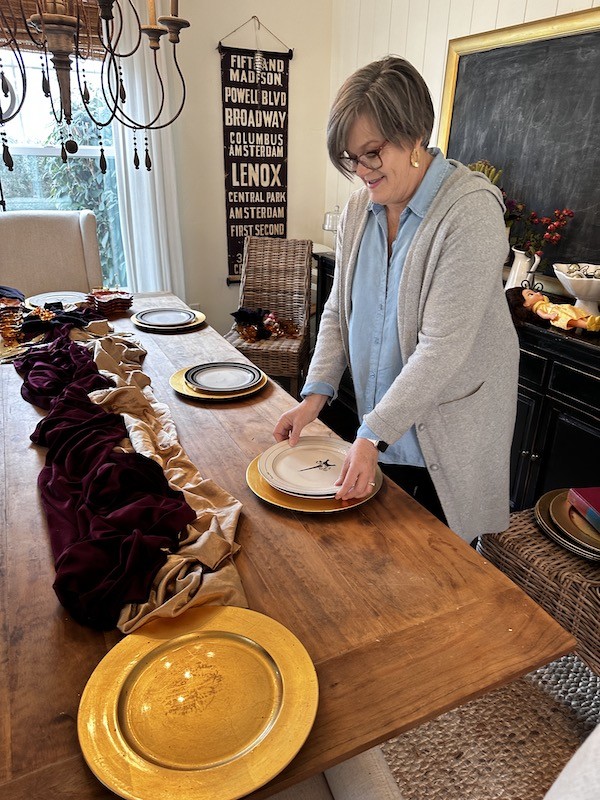 Harvest Elegance: Crafting Thanksgiving Tablescape