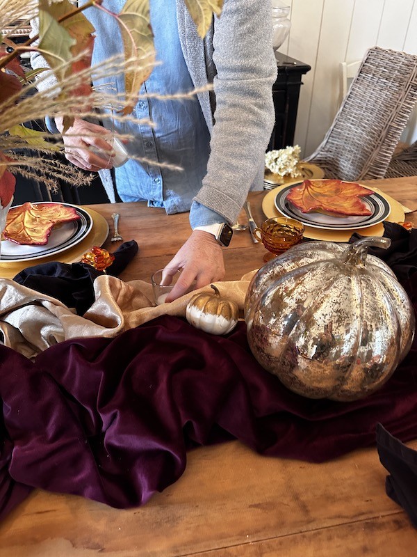 Harvest Elegance: Crafting Thanksgiving Tablescape