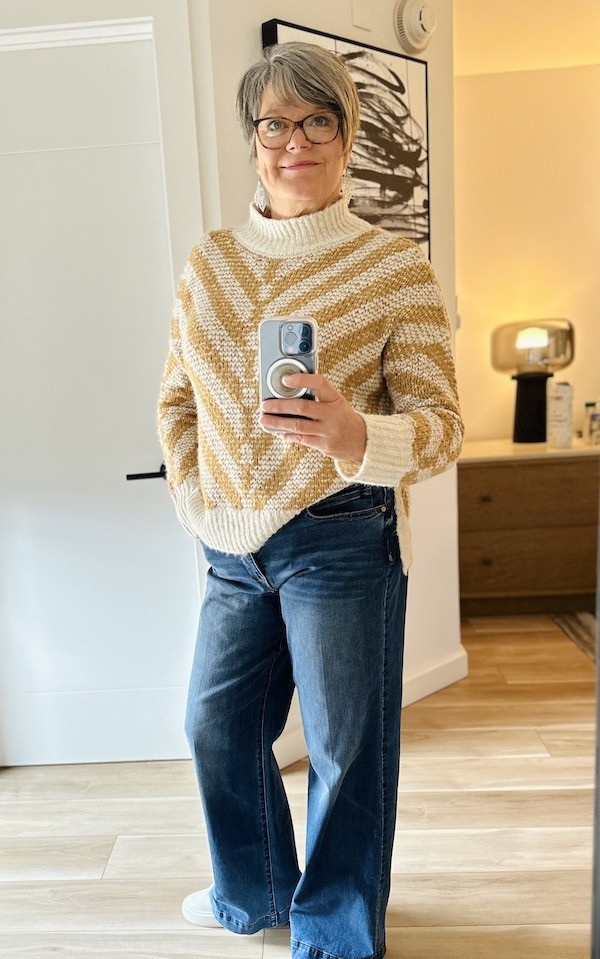 Fashion Advice for Short Waisted, Broad-Shouldered Women