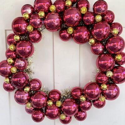 Elegant DIY Pink and Gold Christmas Wreath Guide