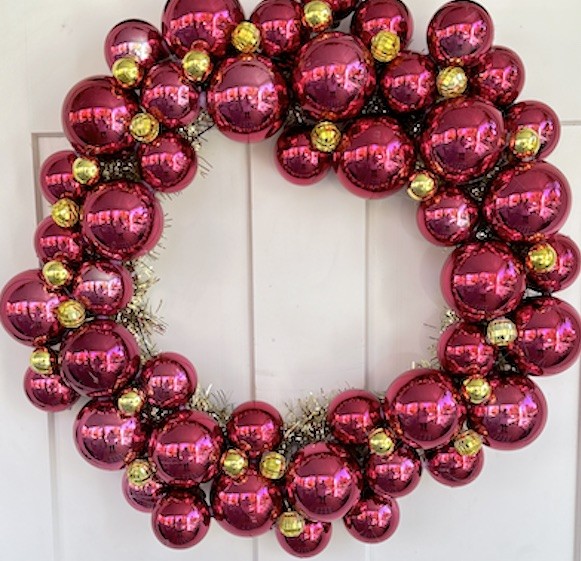 Elegant DIY Pink and Gold Christmas Wreath Guide