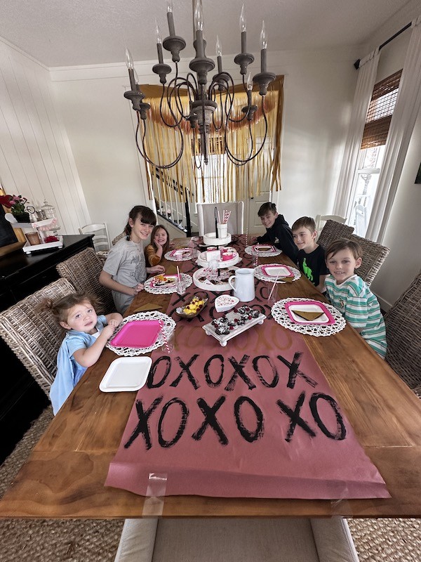 Sweethearts' Delight: Fun and Easy Valentine's Day Treats for Kids Parties!