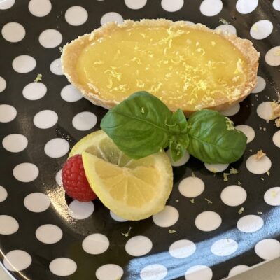 Mini lemon curd tarts