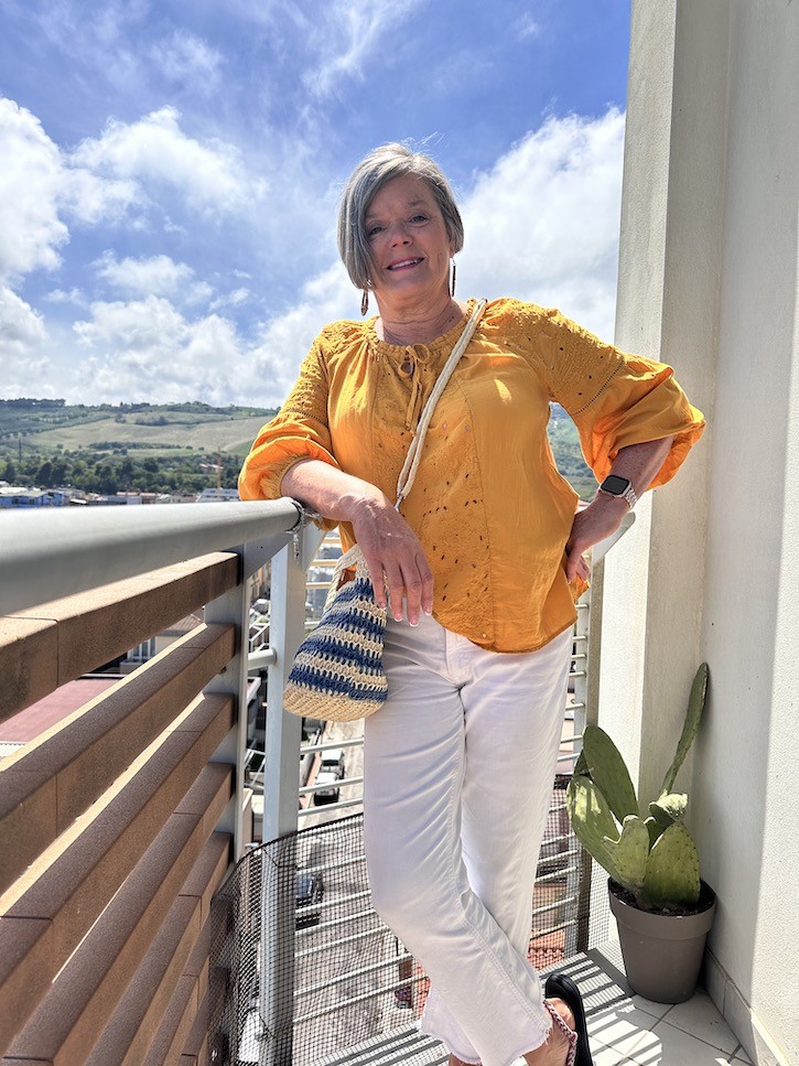 Travel in Style: My Gold Peasant Top and Straw Bag in Italy