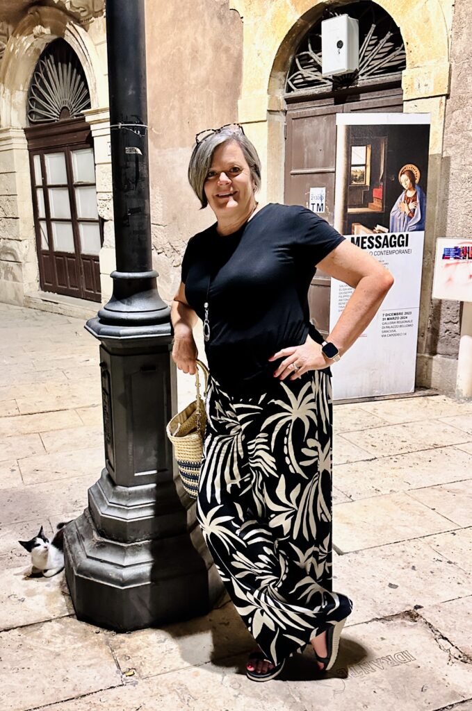  I am thrilled to share my black and white bold print wide-leg pants that I wore in Italy. It is a new outfit that's perfect for the hot and humid weather in Italy.