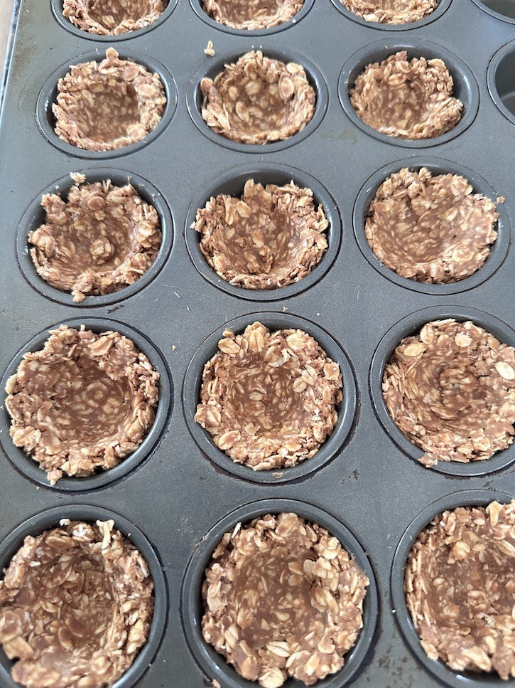 How to Make Mini Oatmeal Yogurt Cups