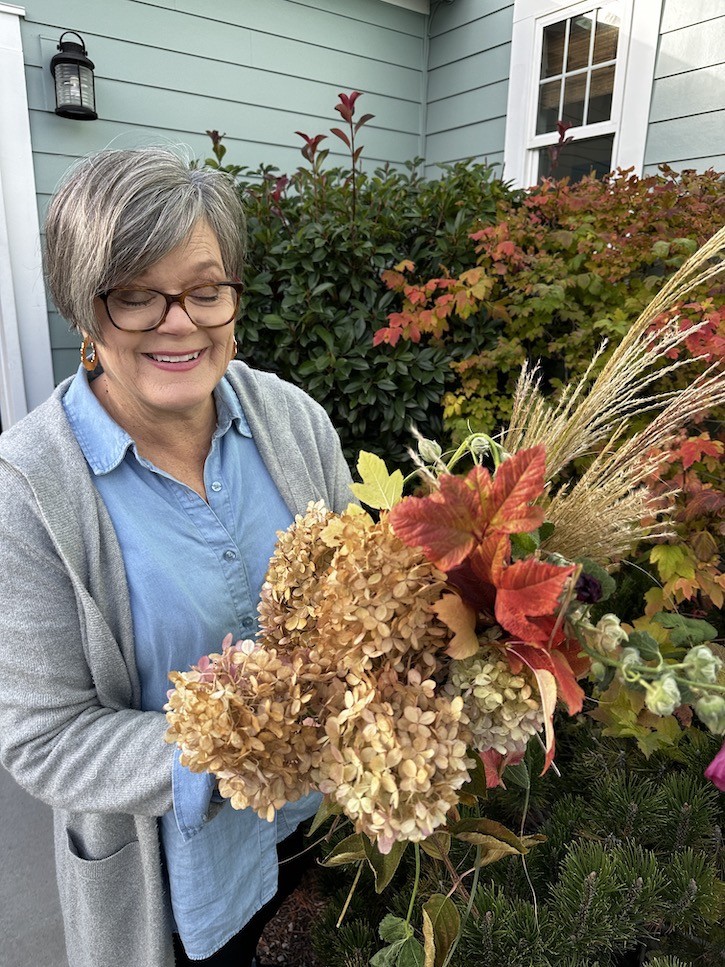 How to Create a Beautiful Fall Centerpiece with Flowers, Leaves, and Grasses from Your Yard