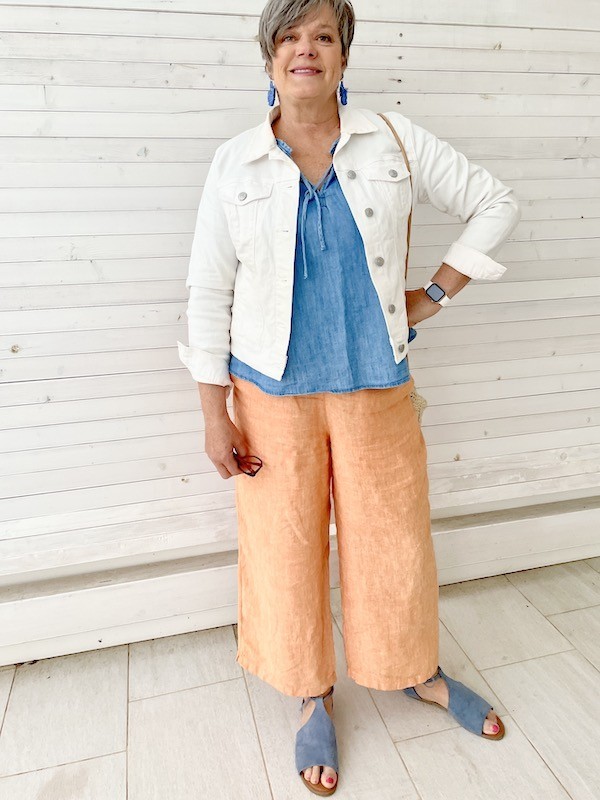 short waisted fashion advice live in flowy pants and linen tops in the summer