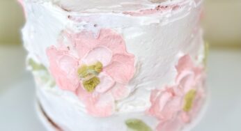 How to Make a Beautiful Spring Cake with Buttercream Flowers