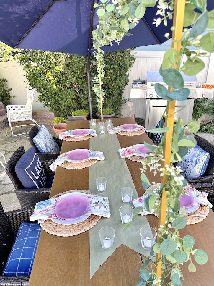 outdoor summer tablescape