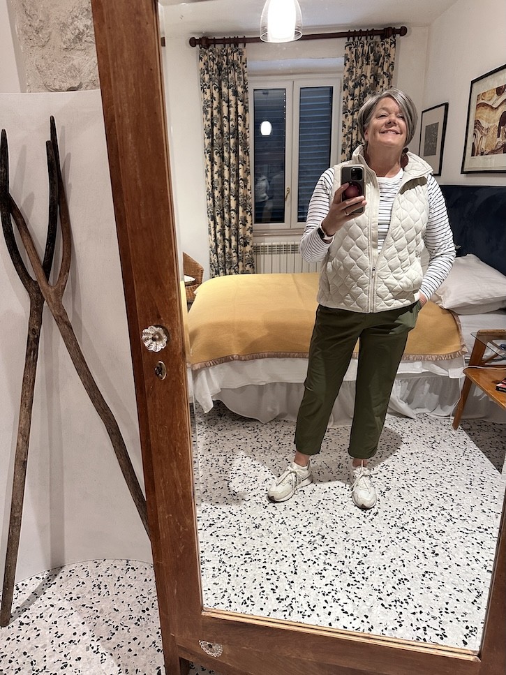 quilted vest outfit for fall travel