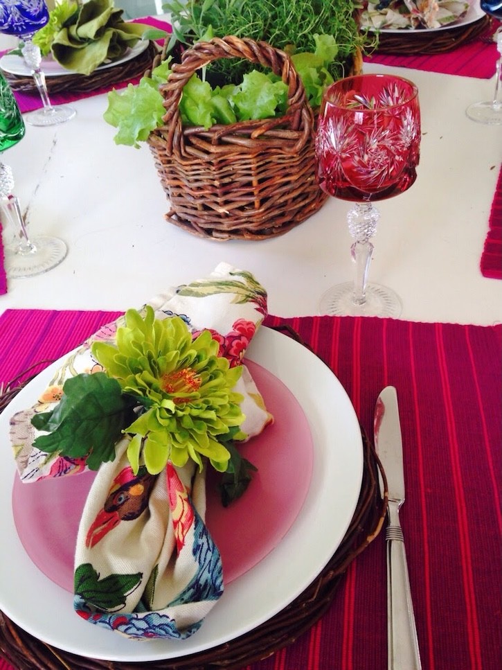 Make easy flower napkin rings 