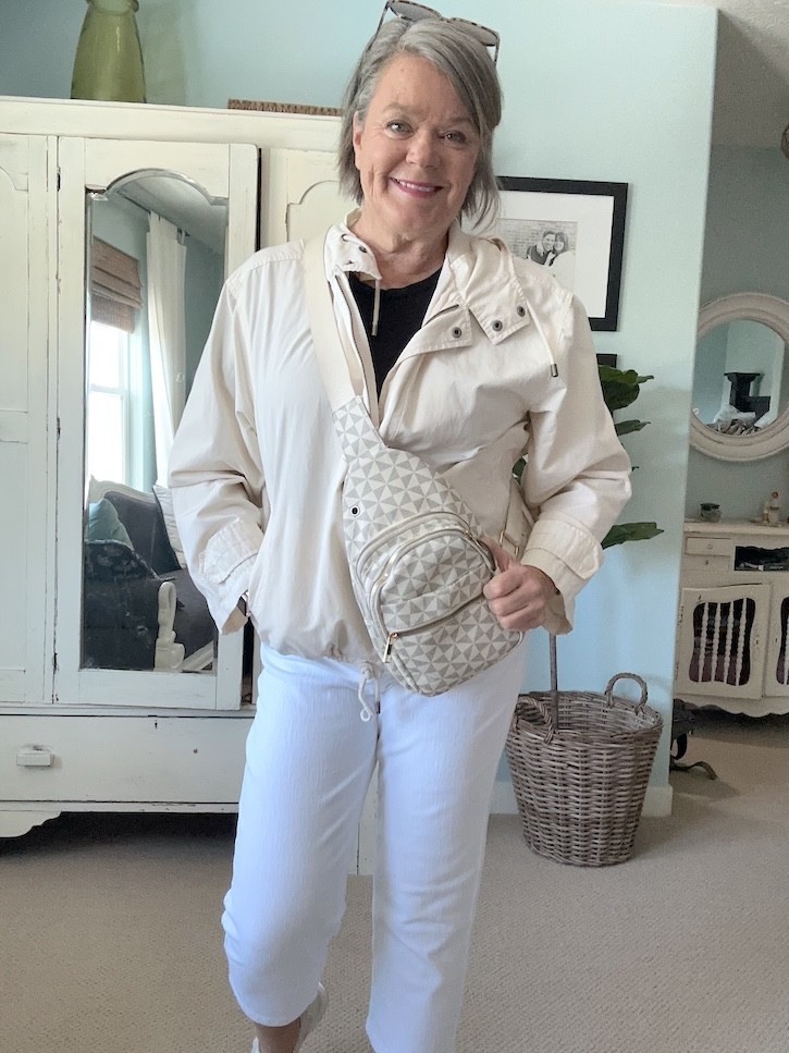 Modern ways to wear capri pants and pedal pushers without looking frumpy. Outfit ideas for women over 50 featuring jackets, crossbody bags, and comfortable shoes.