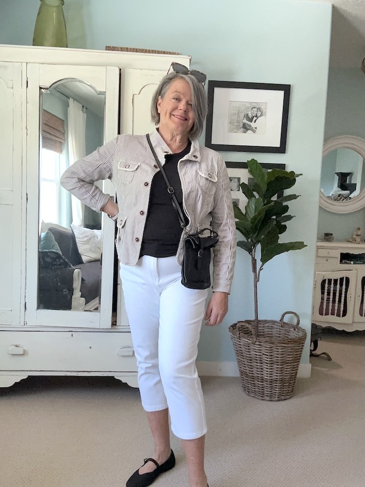 How to wear white capri pants over 50 with a striped jacket, black leather crossbody bag, and black Mary Jane shoes.