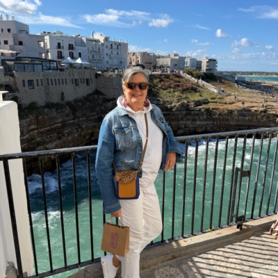 Easy Italy Outfits for Women Over 50: White Pants + Layers